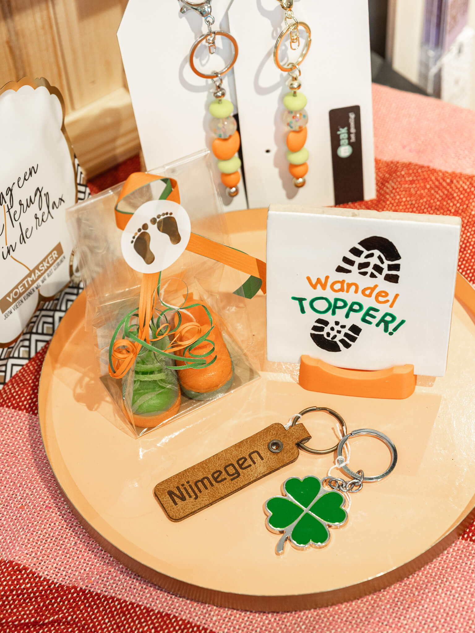 Vierdaagse en Nijmegen cadeaus van Makers & Merken Vierdaagse cadeaus en Nijmegen souvenirs van Makers & Merken met unieke producten voor wandelaars en Nijmegen liefhebbers.